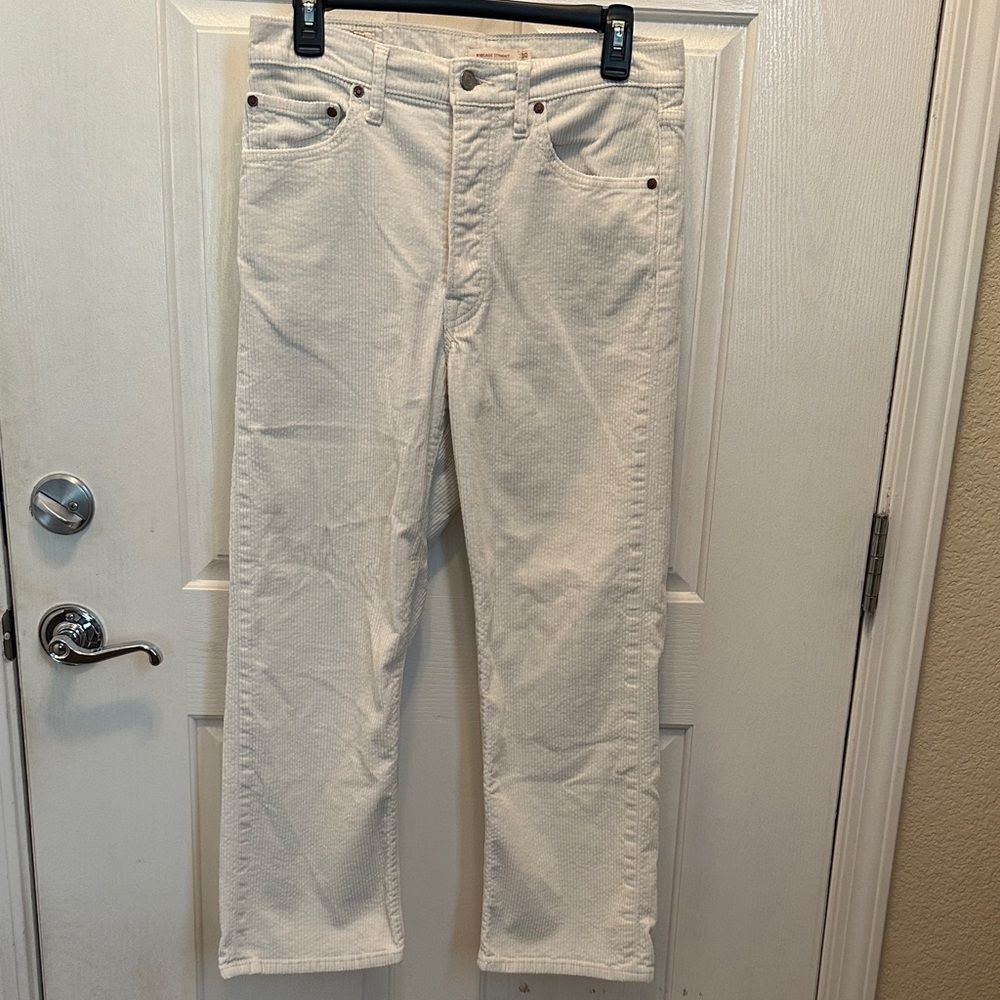 Levi's Women's Cream Ribcage Straight Leg Button fly Corduroy Pants Size 30